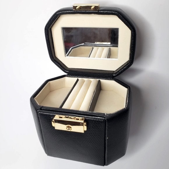 Vintage Wolf Designs Pebble Leather Mini Jewelry Display Box with Key and Mirror - Picture 6 of 12